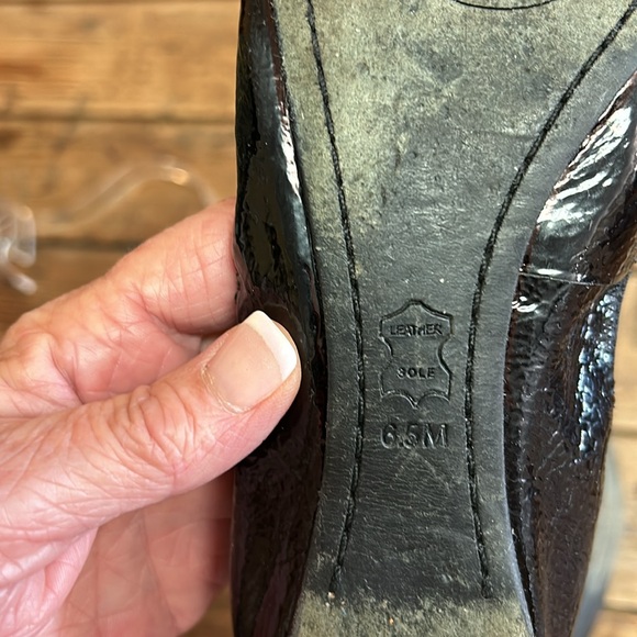 TORY BURCH Black Patent Leather Ballet Flats with Gold Logo sz 6.5 - Picture 8 of 12